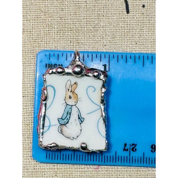 Peter Rabbit Wedgwood Broken China Pendant w/ Silver Artisan Bezel  & Ball Chain - Picture 5 of 9